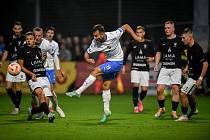 Fotbalisté Baníku Ostrava hrají v sobotu ligu s Mladou Boleslaví. Naposledy vyhráli v úterý duel 2. kola MOL Cupu v Hlučíně 2:0. Na snímku pálí útočník Filip Kubala