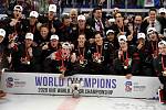 Mistrovství světa hokejistů do 20 let, finále: Rusko - Kanada, 5. ledna 2020 v Ostravě. Na snímku vítězný tým Kanady.
