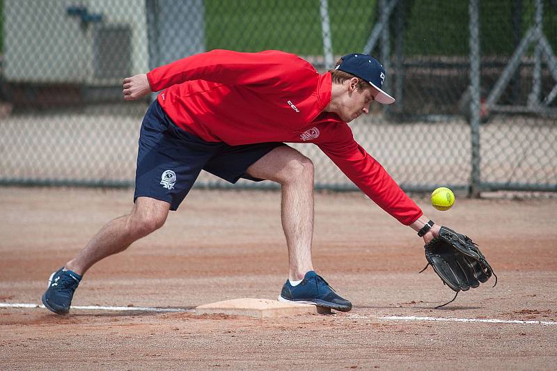 Arrows Fest 2018 v Ostravě-Porubě nabídl exhibiční zápas hokejistů Vítkovic, baseballistů Arrows Ostrava a amerických fotbalistů Steelers Ostrava.