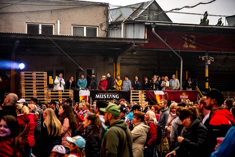 Živý koncert kapely Kryštof z nádvoří pivovaru Ostravar, 21. června 2020 v Ostravě.