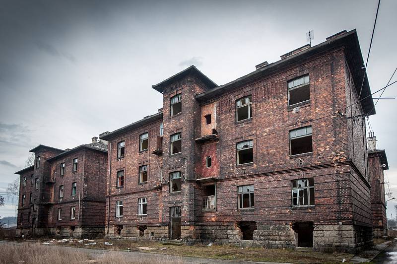 Ostravské ghetto Přednádraží. Snímek ze začátku roku 2014. Opuštěné domy v lukrativní ostravské čtvrti i nadále chátrají. 