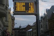 Elektronickými panely je vybavena řada frekventovaných zastávek městské hromadné dopravy v celé Ostravě. Lidé na nich zjistí přehled spojů a časy odjezdů.