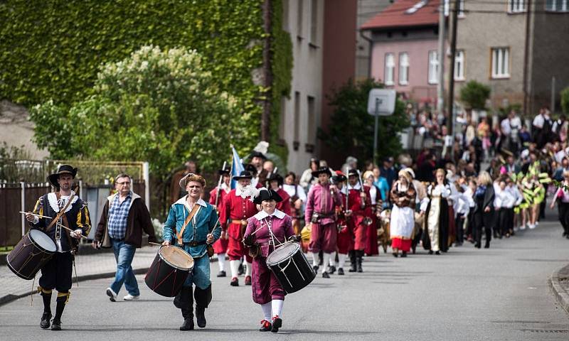 Honění krále ve Lhotce.