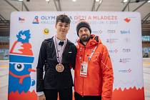 Ostravský krasobruslař Vojtěch Varisch obhájil na Zimní olympiádě dětí a mládeže v Nové Pace zlatou medaili.