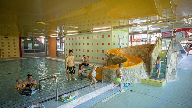 Znovuotevřený krytý bazén SAREZA v Ostravě-Porubě, 2. června 2021.