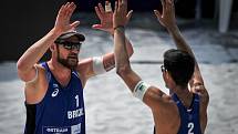 Turnaj Světové série Ostrava Beach Open, 21. června 2018, na snímku (zleva) Alison Cerutti a Andre Loyola Stein.