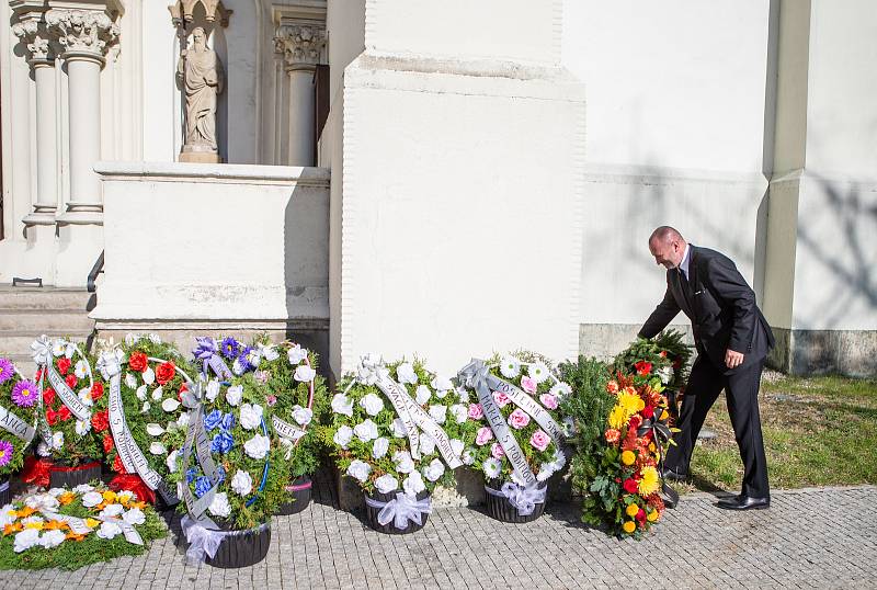 Ostrava pohřbila romskou legendu. Pohřeb Josefa Facuny 21. října v kostele Neposkvrněného početí Panny Marie v Přívoze.