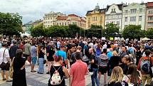Lidé se v pondělí v 17 hodin sešli v centru Ostravy na protestní akci, aby dali najevo svou nevoli s protikoronavirovými opatřenámi, která minulý týden vyhlásili hygienici v celém Moravskoslezském kraji.