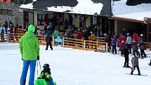 Tošovický areál zaplnili o víkendu lyžaři, snowboardisté i bobisté.