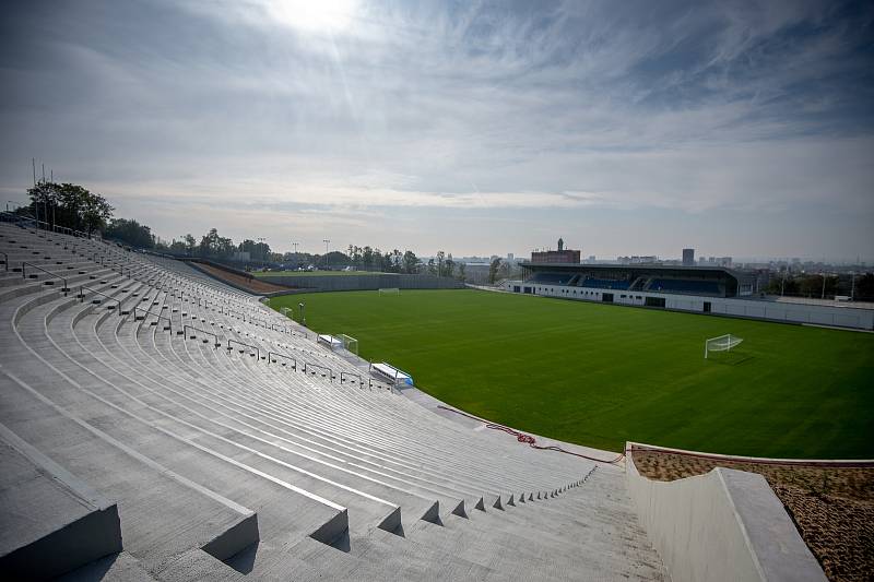 Stadion Bazaly těsně před dokončením, 7. října 2019 v Ostravě.