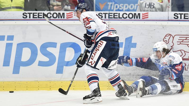 Utkání 10. kola hokejové extraligy: HC Vítkovice Ridera - HC Kometa Brno, 14. října 2018 v Ostravě. Na snímku (zleva) Jakub Lev a Karel Plášek.