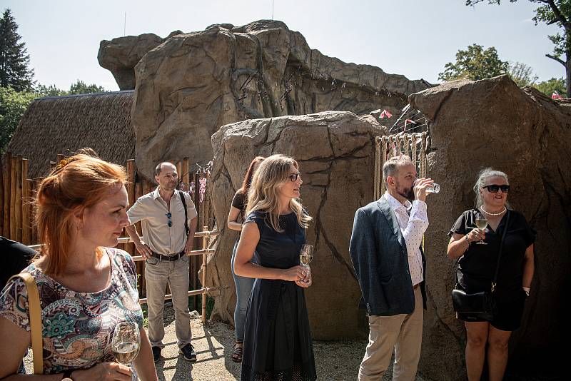 Zoo Ostrava otevřela nové expozice pro primáty gibony bělolícé, 15. srpna 2022.