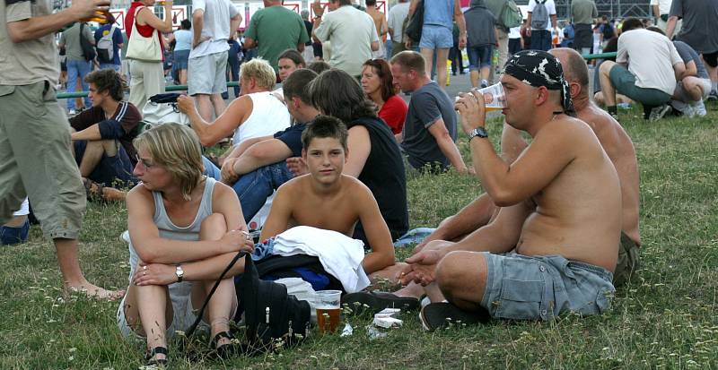 Koncert legendární britské rockové skupiny Rolling Stones na pražské Letenské pláni 27. července 2003.