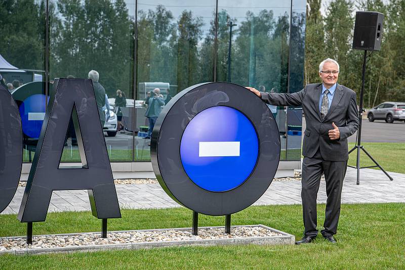 Slavnostní otevření továrny na výrobu unikátních českých baterií HE3DA patřící akciové společnosti Magna Energy Storage, září 2020.