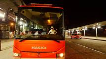 Převoz cestujících z evropských zemí do jejich domovů v MS kraji hasičským autobusem.