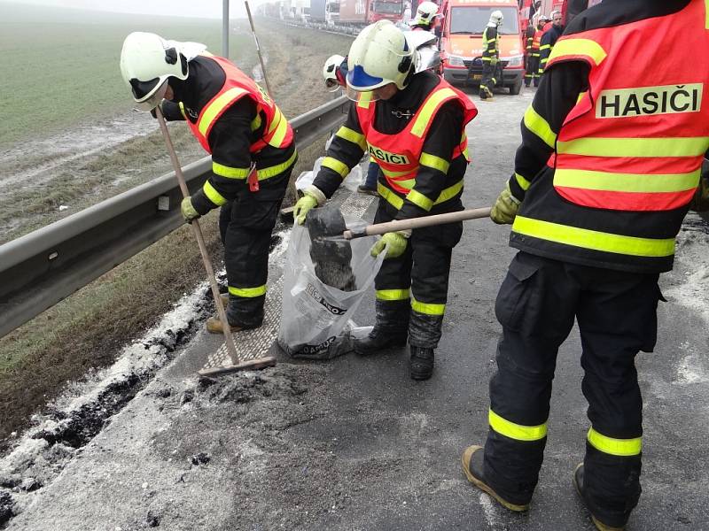 Vážná dopravní nehoda v pátek 8. března zablokovala komunikaci I/11 mezi Ostravou-Porubou a obcí Velká Polom. 