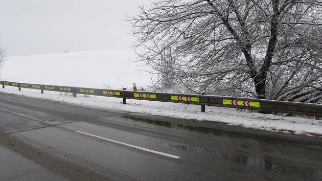 Svítící lišty nejen upozorní řidiče na nebezpečný úsek silnice, ale dokáží i nahlásit, že je v místě nehoda. 