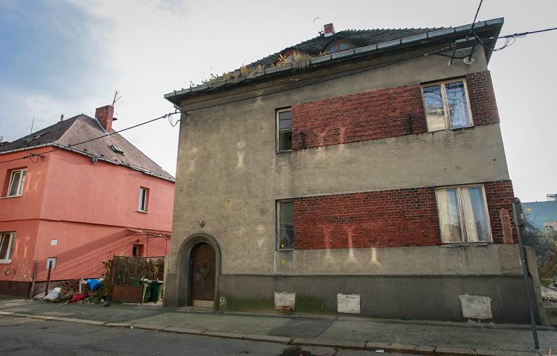 Takzvaný zadní Přívoz patří mezi místa, kam běžný člověk raději nezavítá. Důvod? Sociální složení místních obyvatel . 