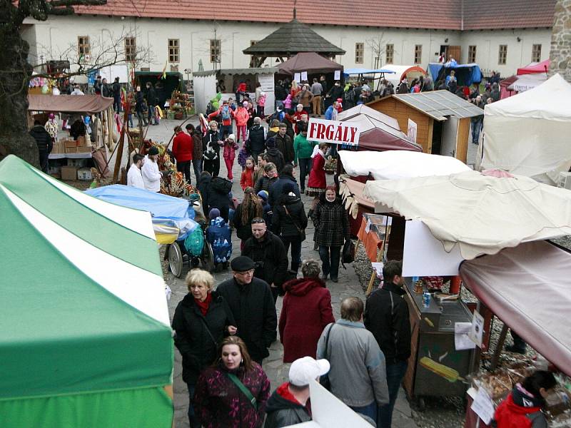 Velikonoční jarmark v areálu Slezskoostravského hradu.