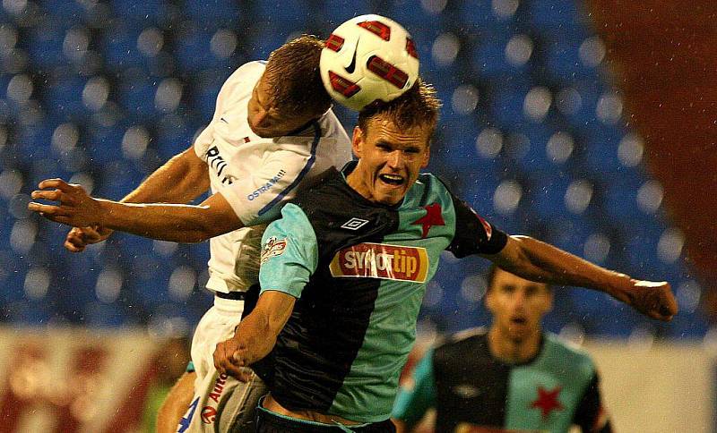 Baníku Ostrava remizoval ve šlágru 2. kola fotbalové ligy na Bazalech se Slavií 1:1.