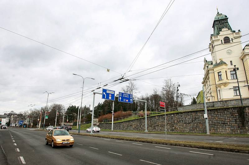 Tunel dlouhý přibližně 1,2 kilometru by měl vést pod touto částí Bohumínské ulice. Ulevit má lokalitě od tranzitní dopravy a vrátit Slezské Ostravě historické centrum. 