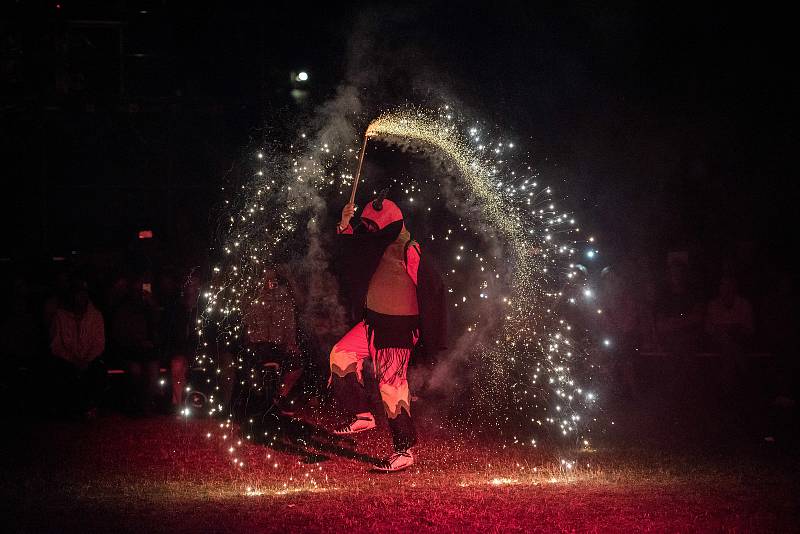 Ohňostroj katalánské kultury, který se konal 1. července 2017 v Ostravě.