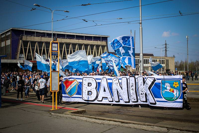 Pochod fanoušků Baníku Ostrava 7. dubna 2019 v Ostravě-Vítkovicích.