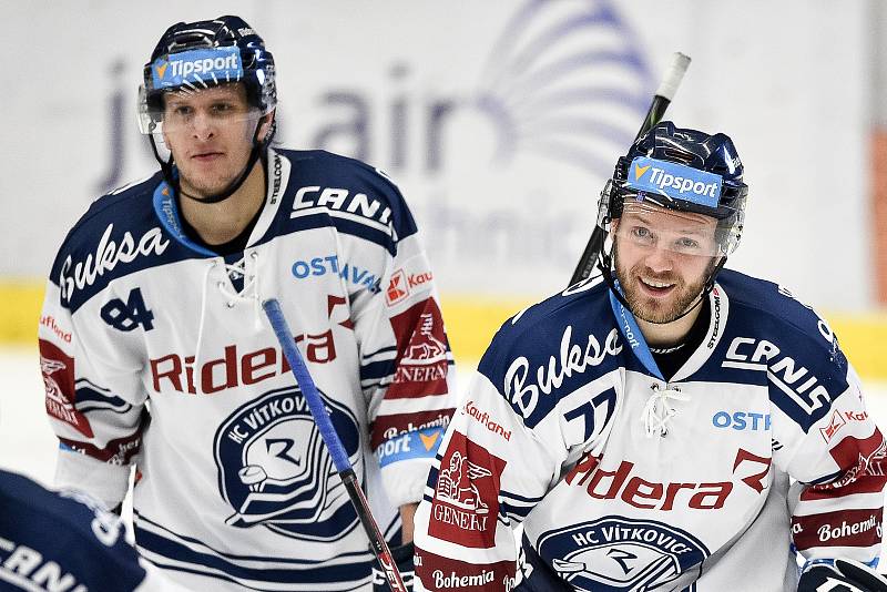 43. kolo hokejové extraligy mezi HC Vítkovice Ridera - HC Rytíři Kladno v Ostravě dne 2. února 2020. Na snímku (zleva) Jan Schleiss z Vítkovic a Jan Štencel z Vítkovic.