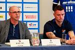 Tisková konference FC Baníku Ostrava.Na fotografii vlevo Bohumil Páník, vpravo Jan Laštůvka