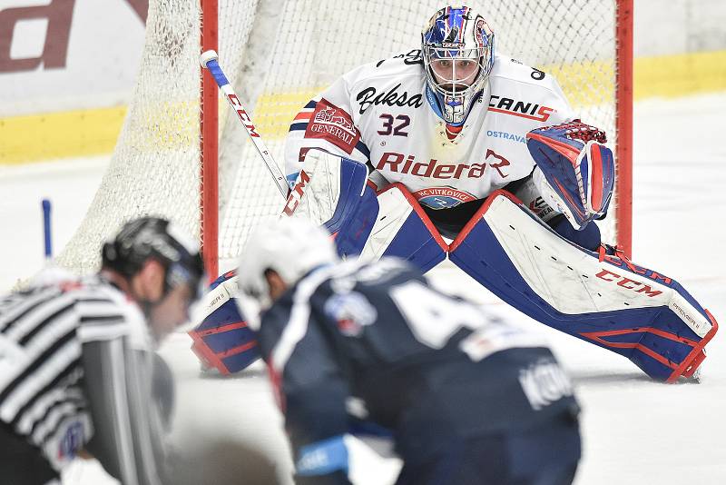 Utkání 30. kola hokejové extraligy: HC Vítkovice Ridera - HC HC Škoda Plzeň, 28. prosince 2018 v Ostravě. Na snímku (zleva) brankář Vítkovic Patrik Bartošák.