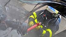 Škodu za dvě stě tisíc korun způsobil požár, který ve čtvrtek ráno zachvátil vozidlo BMW X5 zaparkované v Heřmanické ulici ve Slezské Ostravě.