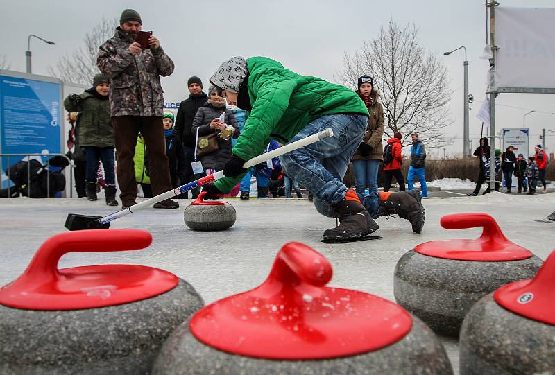 Olympijský festival u Ostravar arény.Curling