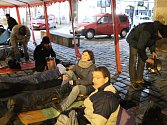 Podstatou akce Noc venku je poukázat na problematiku bezdomovectví, diskutovat o ní a na vlastní kůži si vyzkoušet jednu noc „pod širákem". Ilustrační foto.