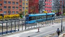 Modernizovaná lokalita Kotva v Ostravě-Výškovicích čítá novou unikátní, kilometrovou trať, kterou čeká ozelenění, moderní tramvajové a autobusové zastávky a upravenou frekventovanou křižovatku.