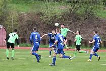 TJ Valašské Meziříčí - Unie Hlubina 0:2 (Divize F - 20. kolo, 28. 4. 2023). Fotbalisté Hlubiny v zeleném.