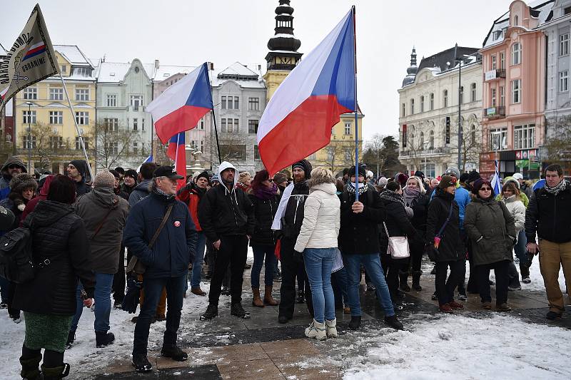 V Ostravě se demonstruje proti vládním opatřením spojeným s šířením nemoci covid-19.