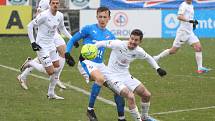 Fotbalisté Baníku Ostrava (v modrém) prohráli nedělní utkání 24. kola FORTUNA:LIGY na Slovácku 1:2.