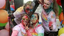 Bezmála tři tisíce lidí se zúčastnilo prvního ostravského ročníku světově známé akce Rainbow run – duhový běh, který se v sobotu konal v Dolní oblasti Vítkovic.