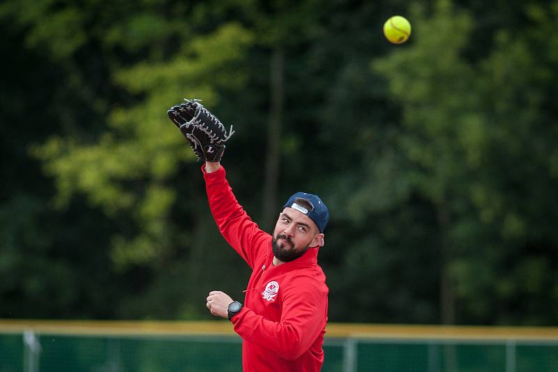 Arrows Fest 2018 v Ostravě-Porubě nabídl exhibiční zápas hokejistů Vítkovic, baseballistů Arrows Ostrava a amerických fotbalistů Steelers Ostrava.