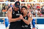 FIVB Světové série v plážovém volejbalu J&T Banka Ostrava Beach Open, 1. června 2019 v Ostravě. Čtvrtfinále ČR - Brazílie. Na snímku (zleva) Alison Cerutti (BRA), Álvaro Morais Filho (BRA).