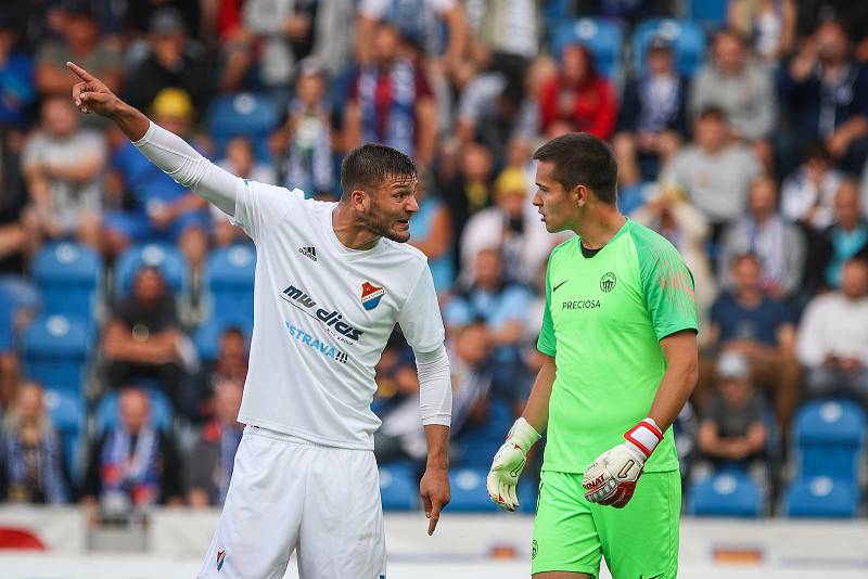 Utkání 1. kola první fotbalové ligy: FC Baník Ostrava - FC Slovan Liberec, 13. července 2019 v Ostravě. Na snímku (zleva) Patrizio Stronati, brankář Liberce Filip Nguyen.