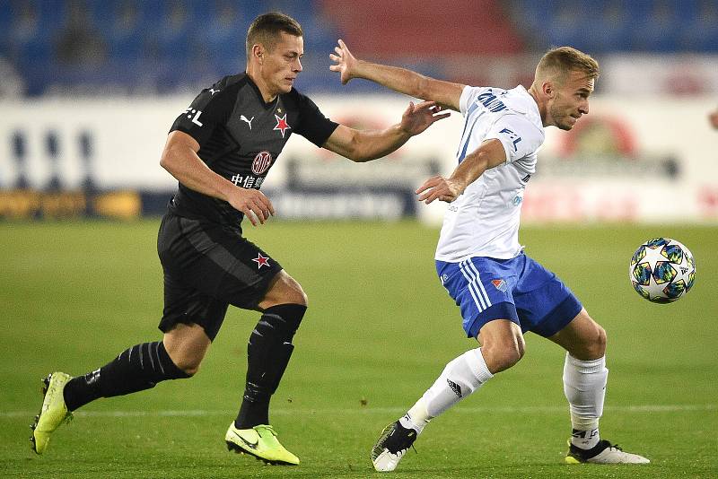 Utkání 4. kola českého fotbalového poháru MOL Cupu: Baník Ostrava - SK Slavia Praha, 30. října 2019 v Ostravě. Na snímku (zleva) Tomáš Holeš a Nemanja Kuzmanovič.