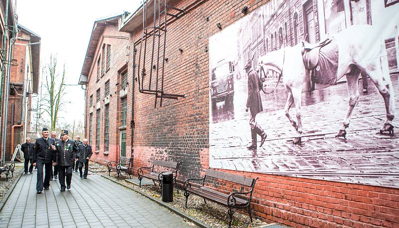 Horníci v krojích uctili památku svaté Barbory v areálu ostravského hornického muzea Landek.