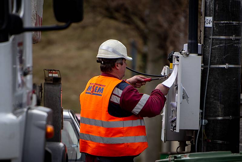 Energetici odstraňují následky silného větru, 11. března 2019 v Ostravě.