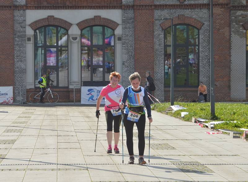 První a druhé místo v chůzi s holemi Nordic Walking.