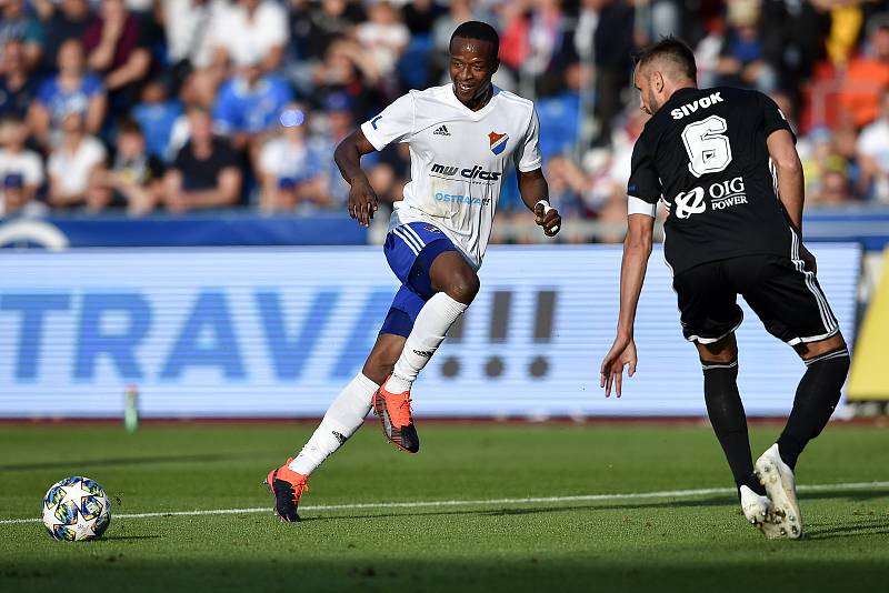 Utkání 9. kola první fotbalové ligy FORTUNA:LIGA, FC Baník Ostrava - SK Dynamo České Budějovice, 15. září 2019 v Ostravě. Na snímku (zleva) Dame Diop a Tomáš Sivok.