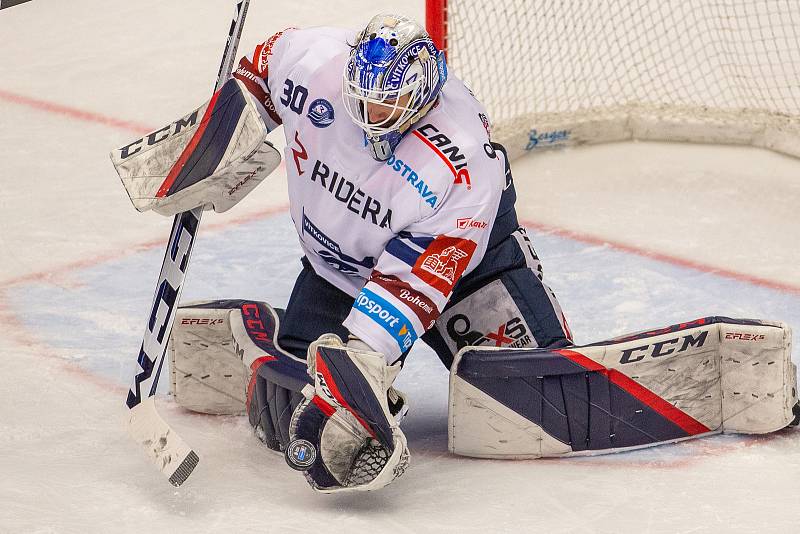 Utkání 53. kola hokejové extraligy: HC Oceláři Třinec - HC Vítkovice Ridera, 8. prosince 2021 v Třinci. Brankář Vítkovic Aleš Stezka.