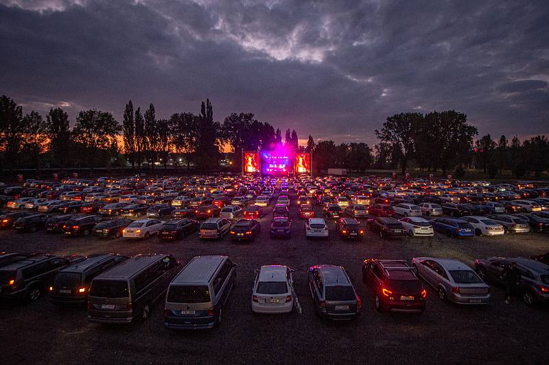 Kapela Mirai uspořádala první největší živý autokoncert v České Republice který se uskutečnil v Dolní Oblasti Vítkovic, 15. května 2020 v Ostravě. Organizátoři uvedli že celková kapacita 500 aut byla vyprodána.