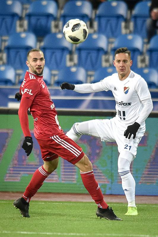 Utkání 19. kola první fotbalové ligy: Baník Ostrava - Sigma Olomouc, 14. prosince 2018 v Ostravě. Na snímku (zleva) Tomáš Zahradníček a Daniel Holzer.