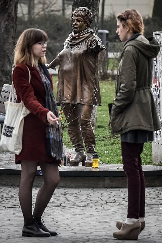 Socha Věry Špinarové, 25. března 2019 v Ostravě.